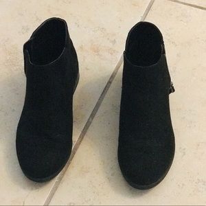 Cutest 🥰 little girls black booties. Size 13. Great condition!